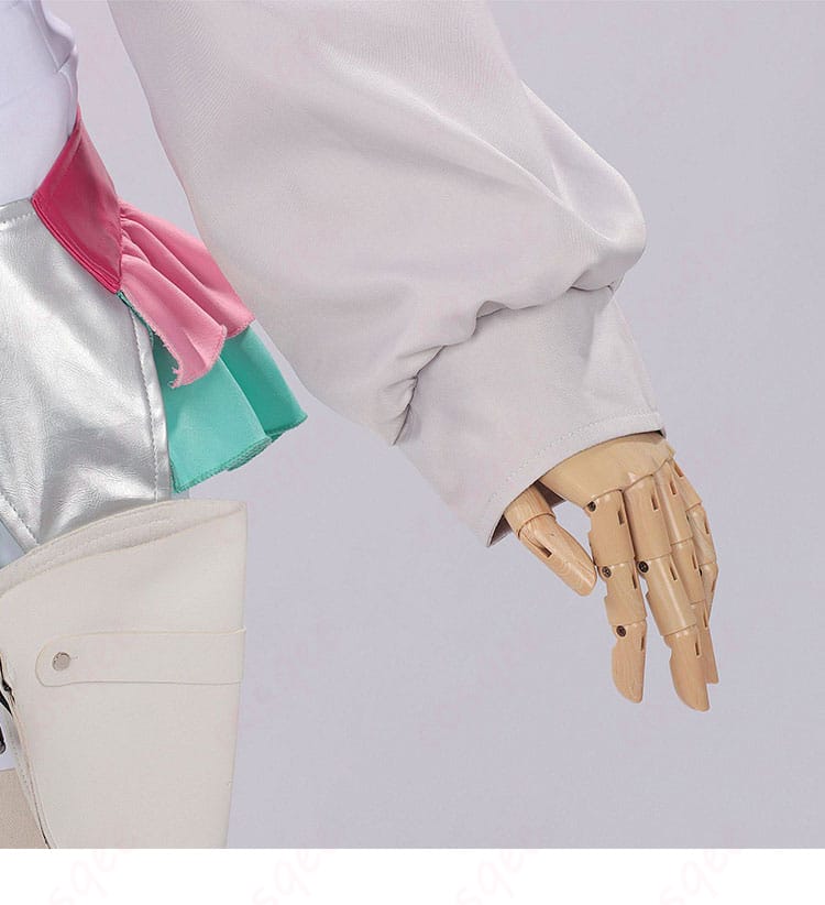 綾紬芦花 コスプレ衣装の袖口ディテール。カフス形状とステッチ、可動性を示す近接カット。