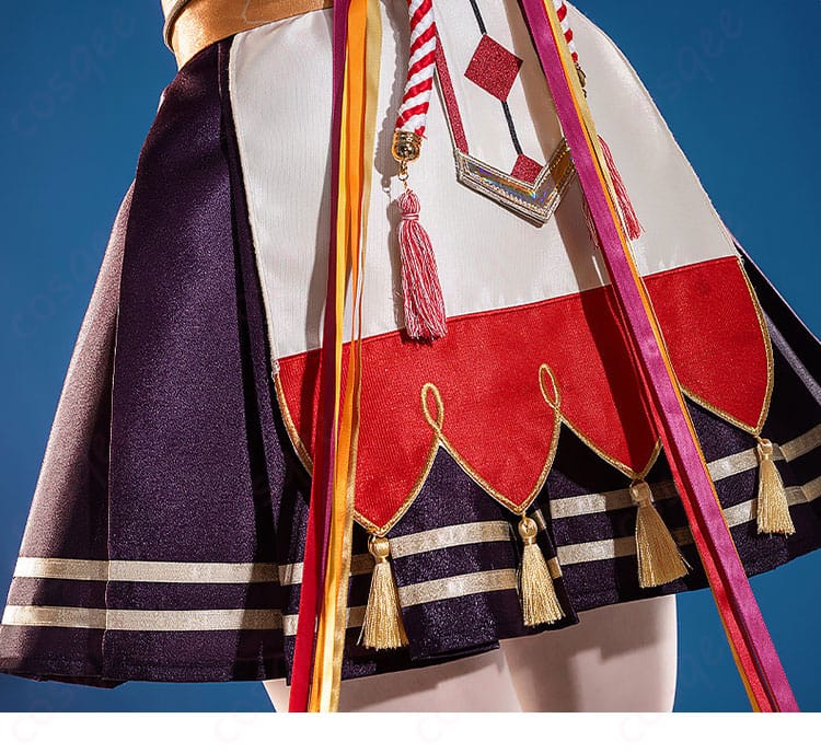 太もも飾りと透明ストラップの装着状態。ズレにくい固定感の説明用