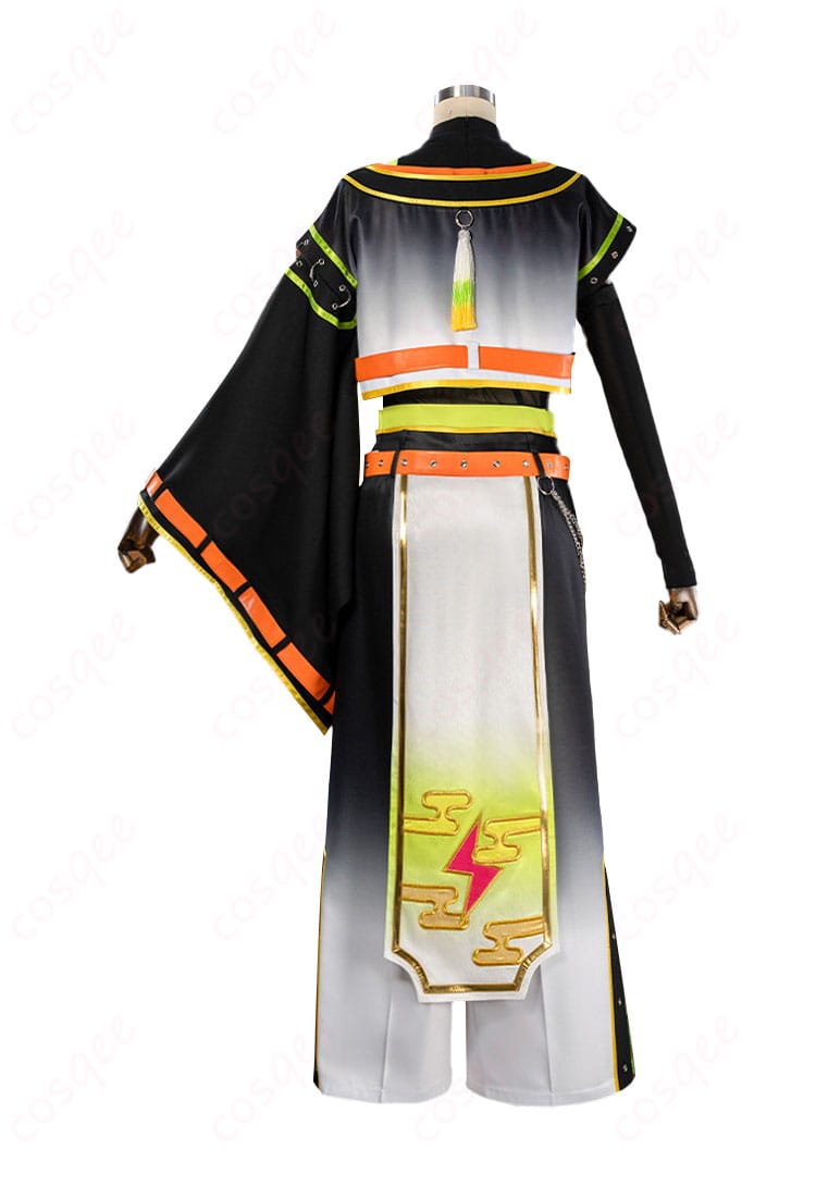 背面全体像:ジャケットの落ち感と背面開閉部の構造