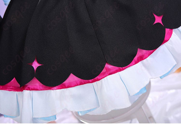 スカート裾レースとフリルの質感ディテール