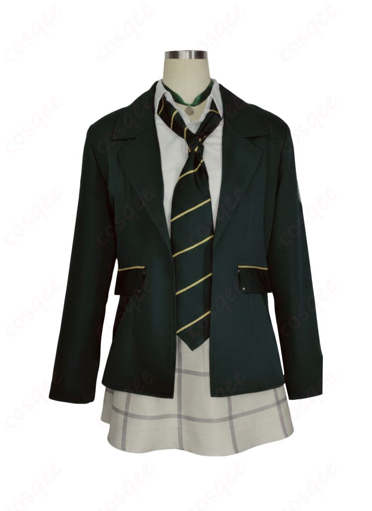 若狭フユ 制服コスプレの背面ディテール(コートのシルエットとスカートの落ち感)