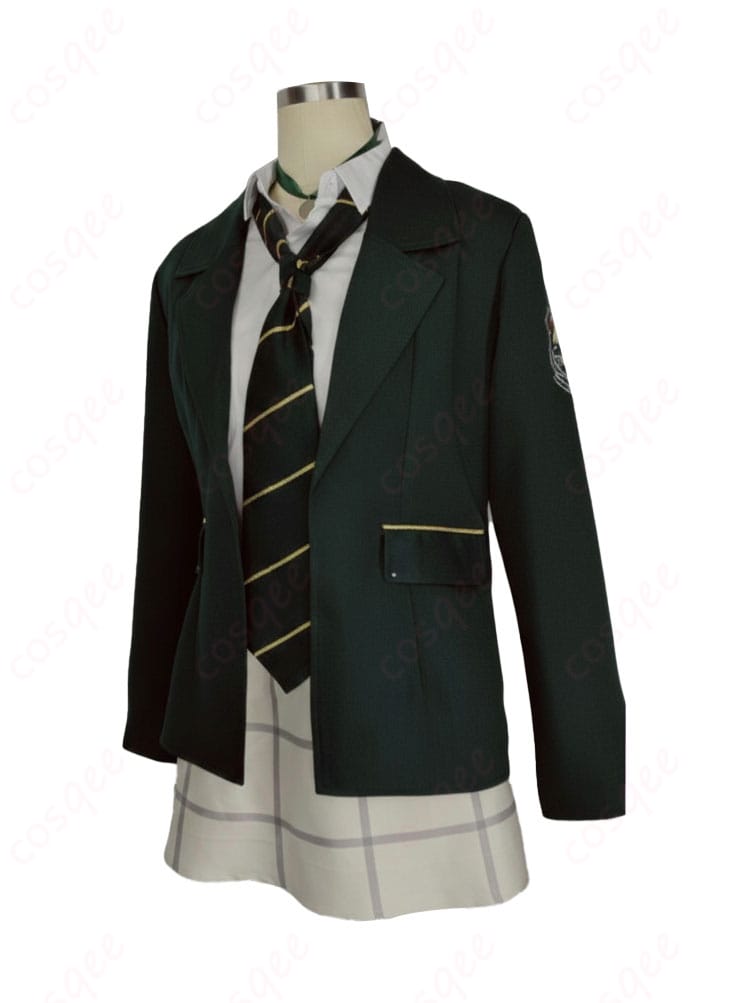 シャツ襟元とネクタイ・チョーカーの近接カット(アクセントの配置が分かる)