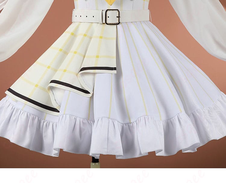 スカート裾装飾とヘムラインの意匠