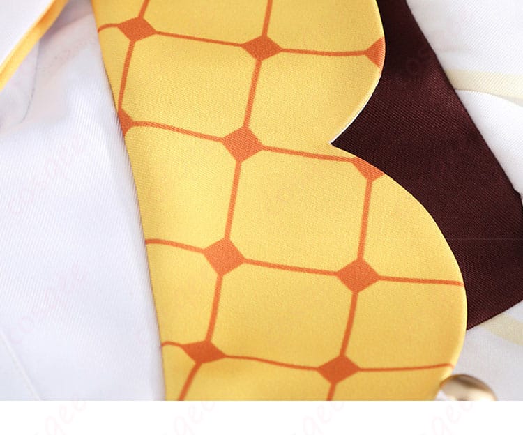 ショルダーケープ風の装飾パーツと質感