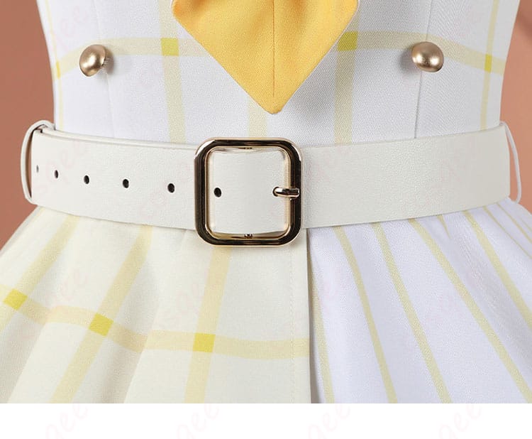 ウエスト周りの装飾とベルトの質感・位置関係