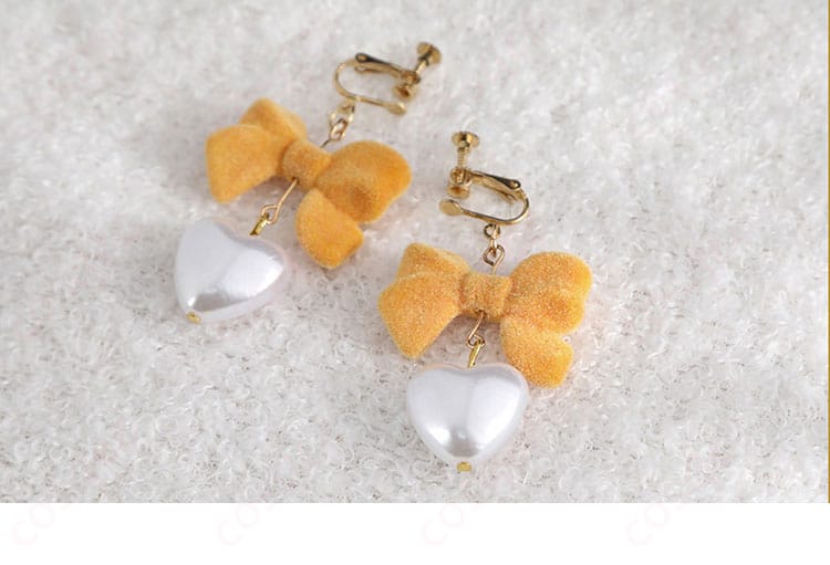 付属の耳飾り（イヤーアクセ）の形状と質感