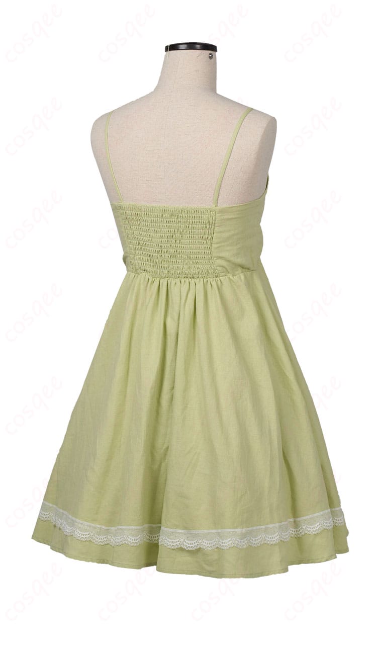 スカート側面の装飾ディテール（パネル切替とステッチ）