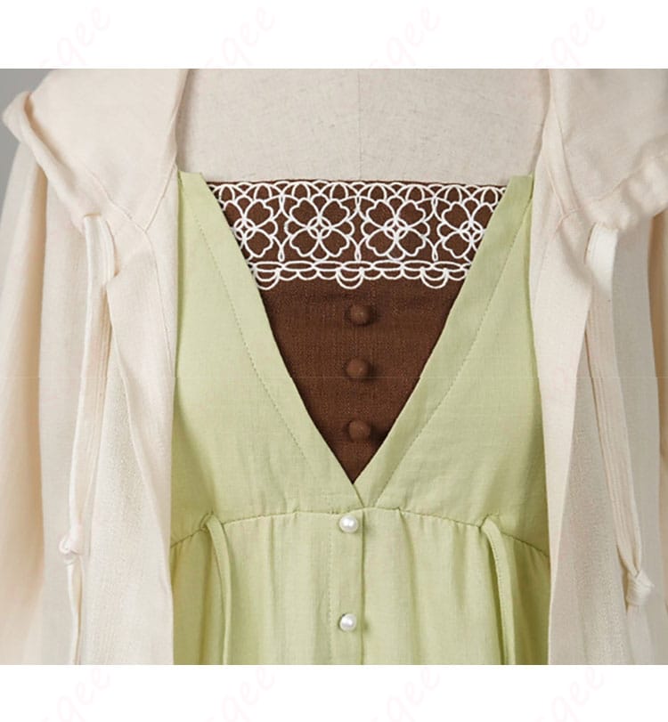 襟元の装飾ディテール（ネックラインの形状と見返し処理）