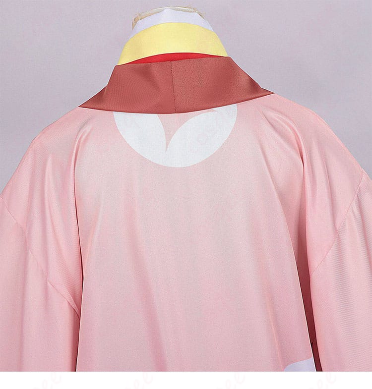 背肩部分の装飾と切替デザインのクローズアップ