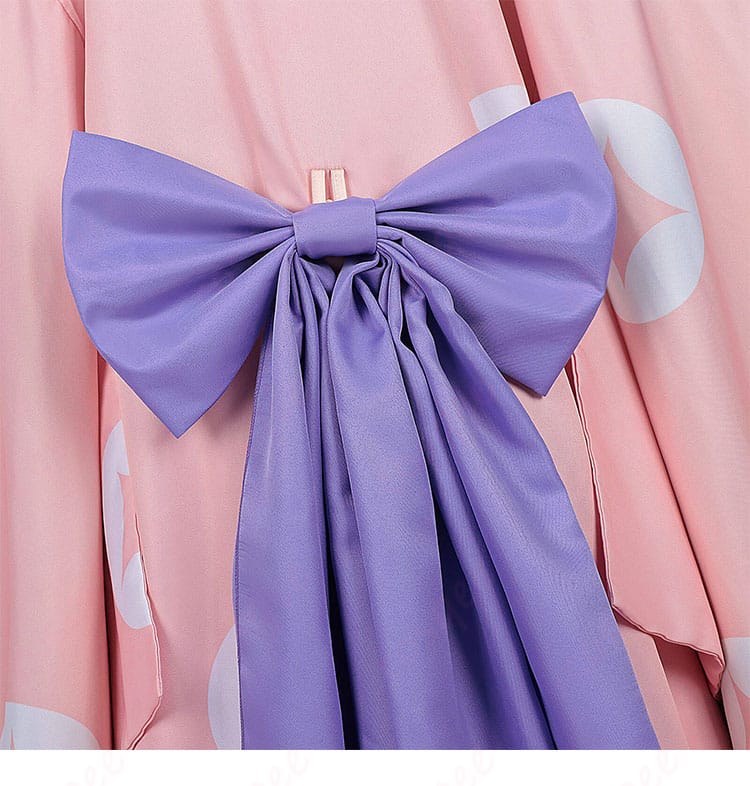 背面の大きなリボン装飾のディテール画像