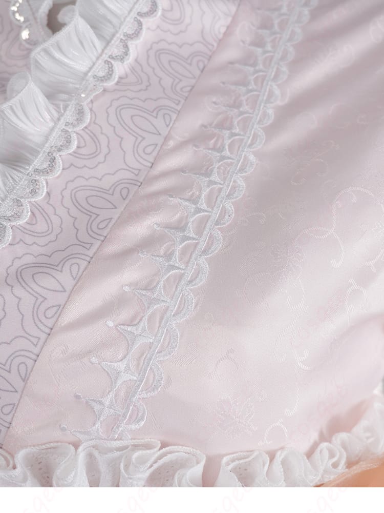 スカートのストライプと花柄模様のディテール