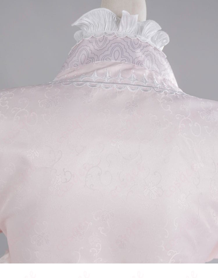 背肩部分の装飾ディテールと切替デザイン