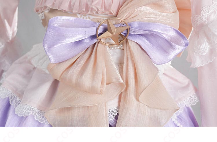 背面ウエスト部の装飾ディテールと結び目