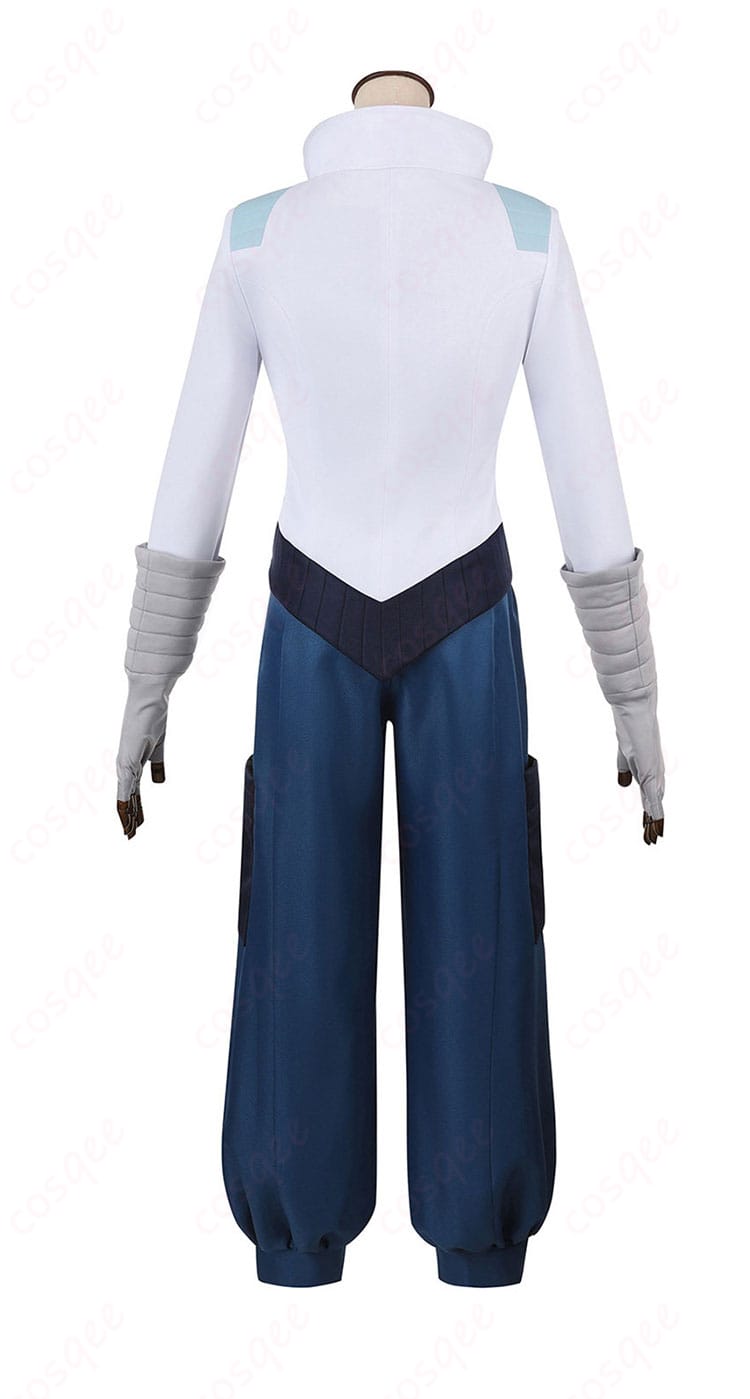 メリル・ストライフ衣装の背面シルエットとジャケット後ろ姿