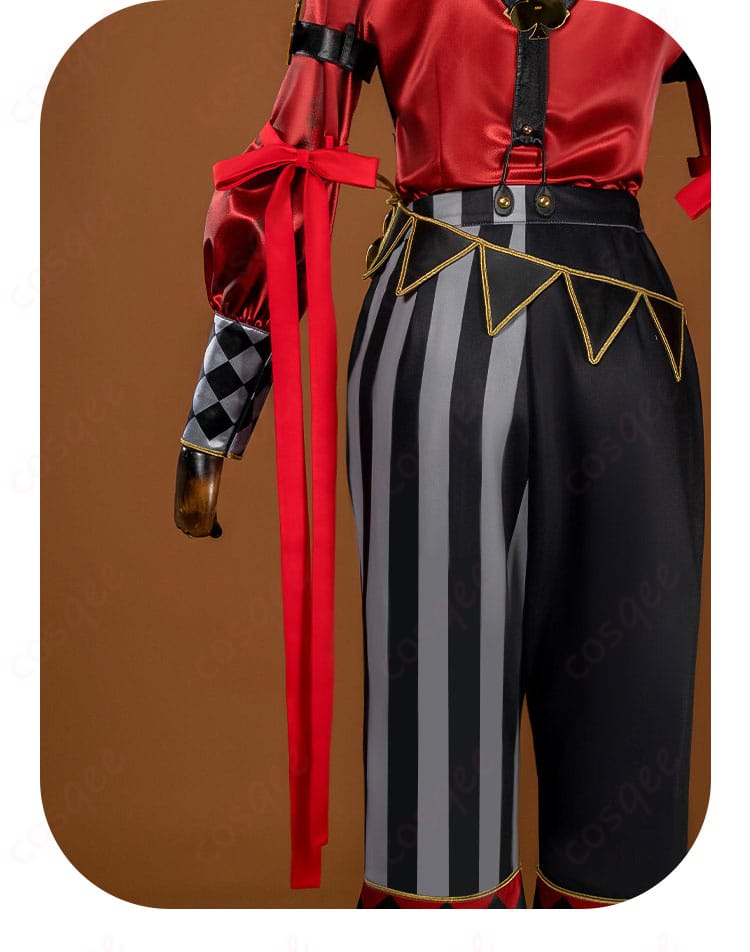 パンツの装飾ディテールとストレッチサージの質感