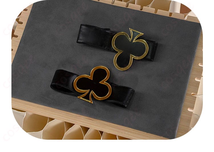 前腕のアームアクセサリー装着状態の近接カット