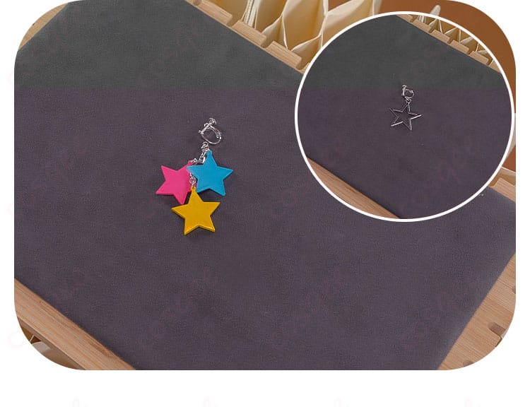 耳飾りの意匠と金属調パーツの質感アップ