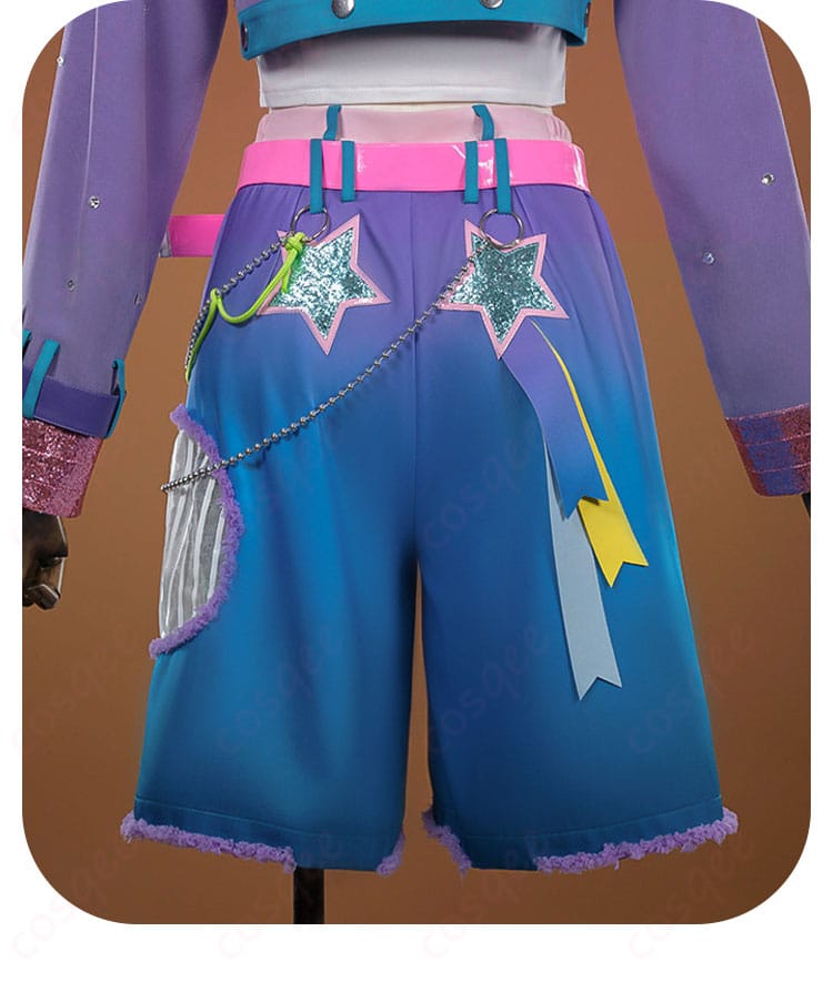 ショートパンツ背面のポケットと装飾ディテール