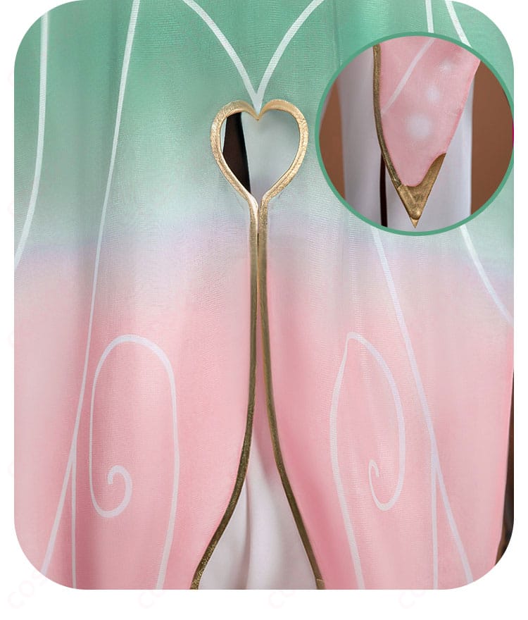 背面マントと装飾の詳細、ドレープとラインの見え方