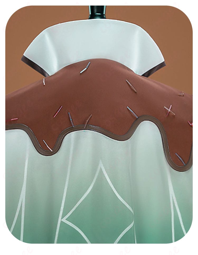 背肩の装飾とマント接続部の構造（可動性と安定性）