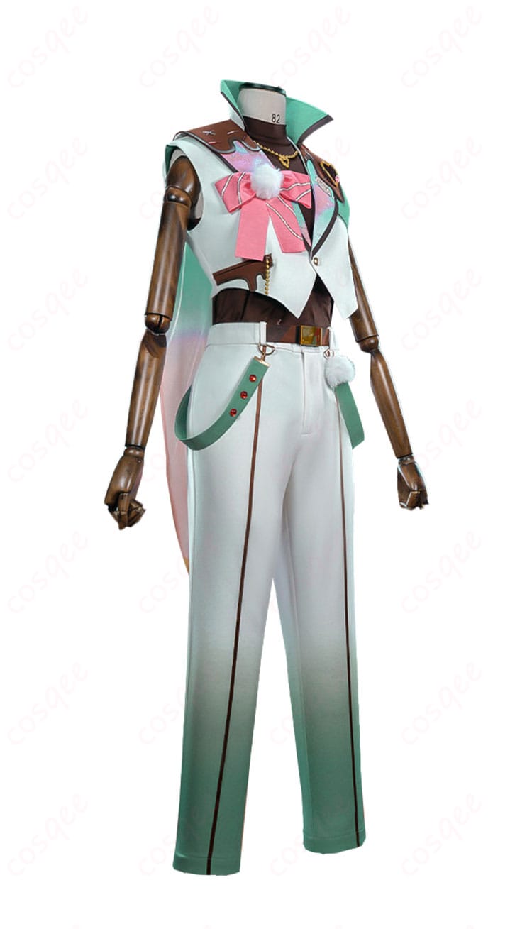 右側ディテール：マントの縁処理、袖口の装飾、ステッチの仕上げ