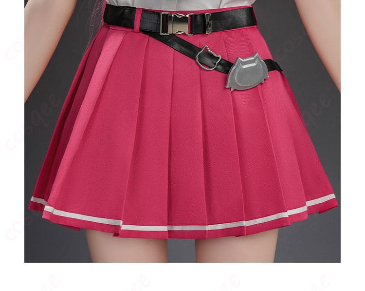 スカート裾の装飾ラインとプリーツの質感