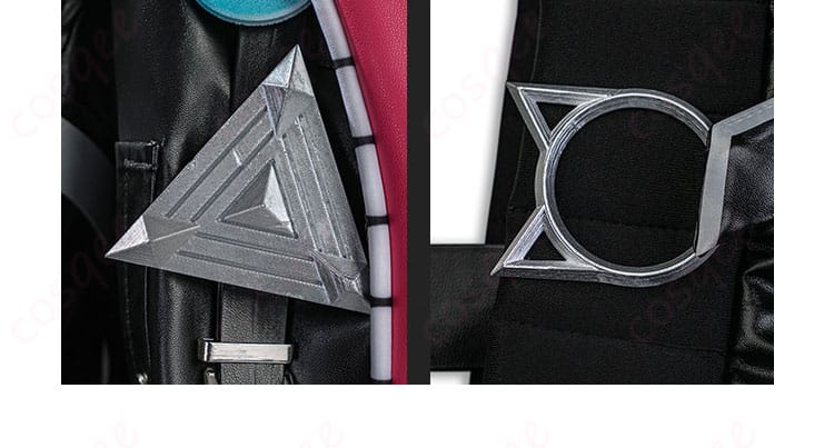 ネックレスやメガネ、小物パーツの質感と留め具ディテール