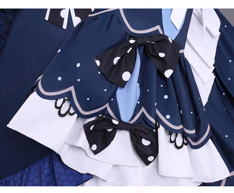 スカート裾の装飾。レースと縁取りの仕立てが分かるアップ