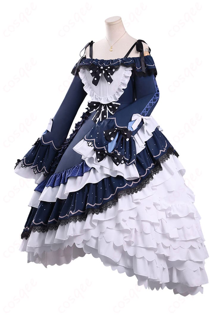 夏目アンアン衣装の側面。ウエストラインとスカートの広がりが分かる角度