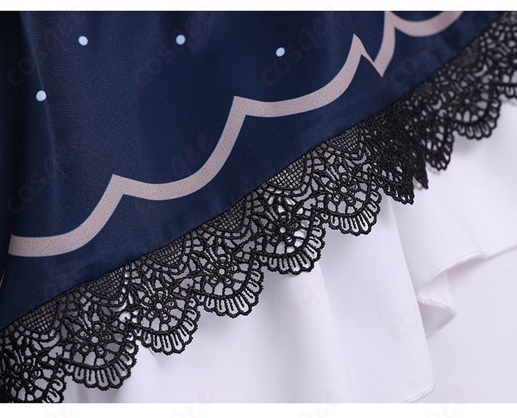 スカートのレース装飾ディテール。重なりと透け感の表情