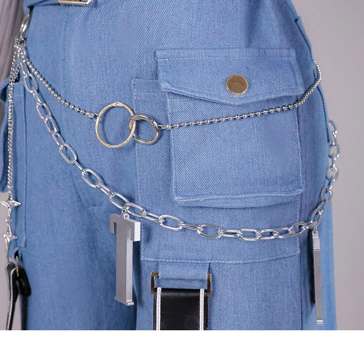 ウエスト周りのベルト風装飾と配色ディテール