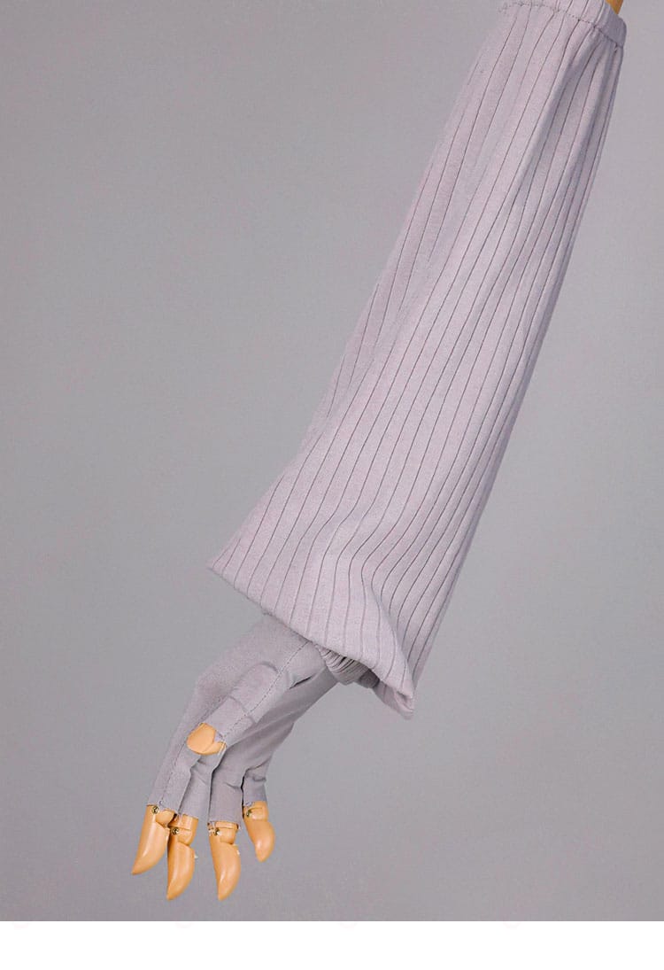 袖口とアーム装飾、アームカバーの質感ディテール