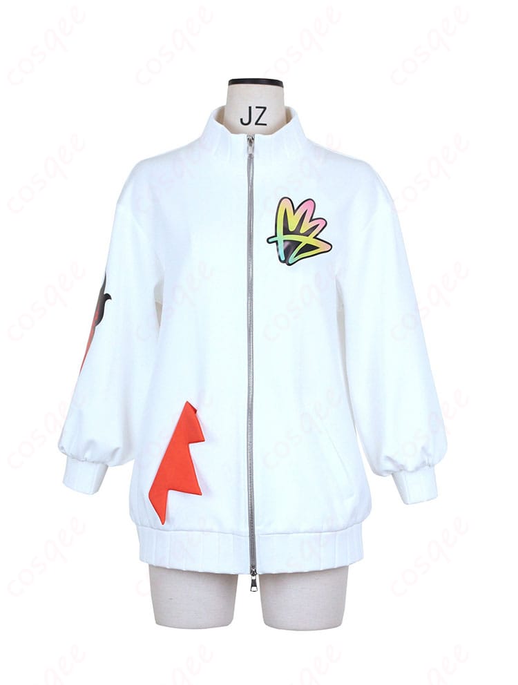 ピュール コートの正面全身。直線的シルエットとフロント開閉仕様が分かる画像