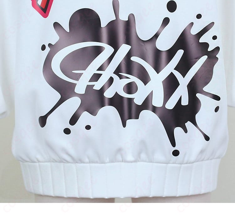 背面モチーフの装飾ディテール。背中の意匠と発色を示す接写