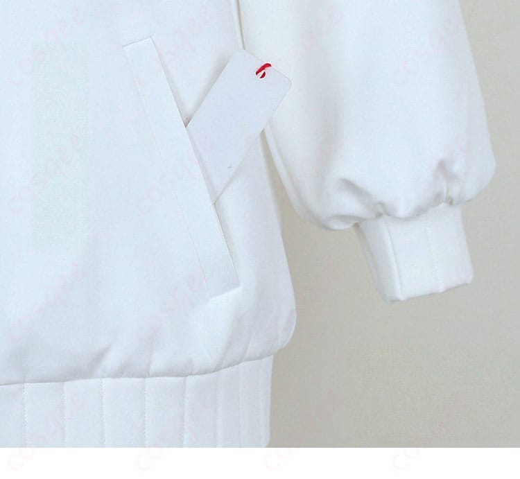 袖口の縫製ディテール。カフの形状とステッチワークを確認できる接写