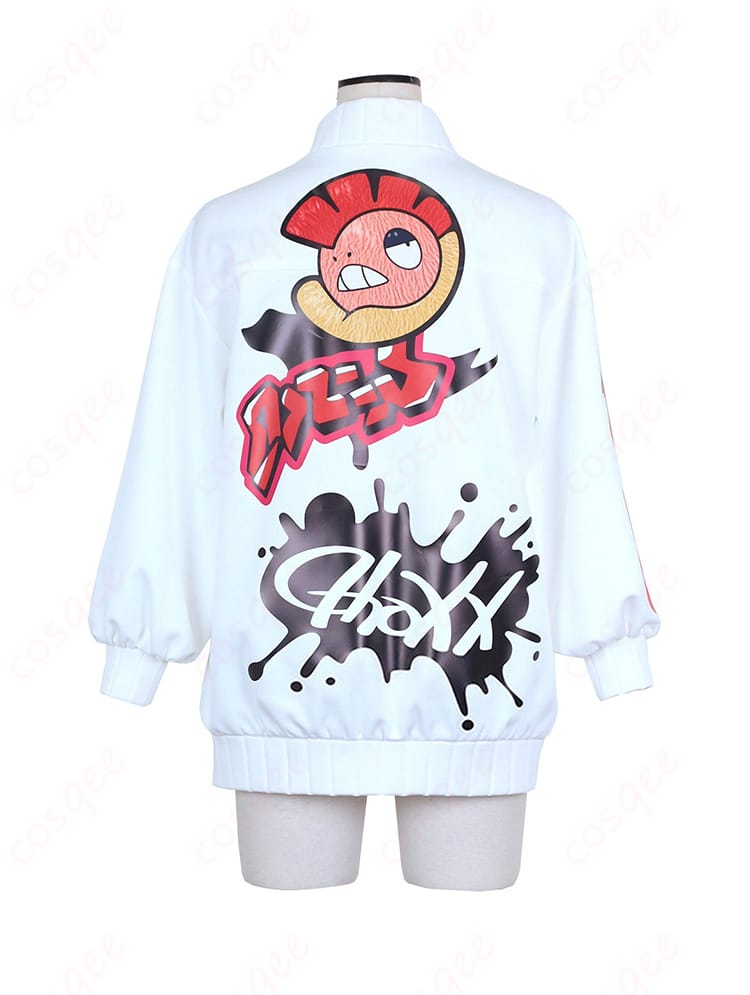 ピュール コートの背面。背面意匠と裾のラインが見える画像