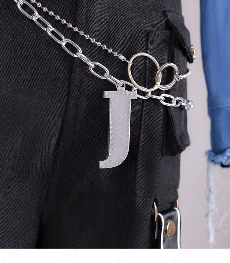 腰周りの装飾構成と固定タブのディテール