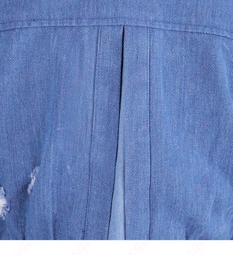 ジャケット背面の切り替えラインと装飾のディテール