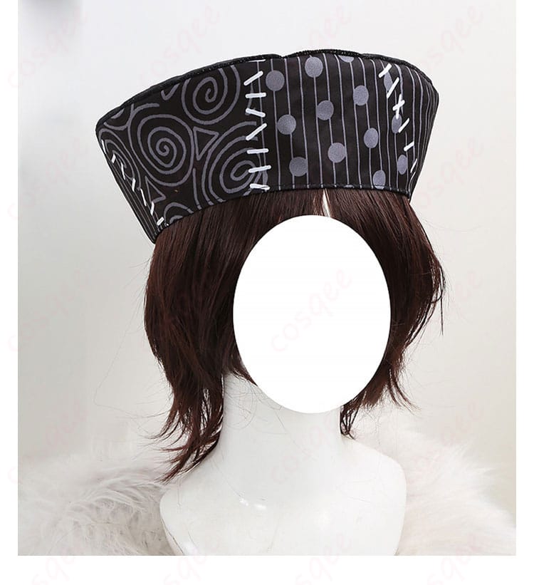 帽子のシルエットと装飾、ブリムのカーブが分かる写真