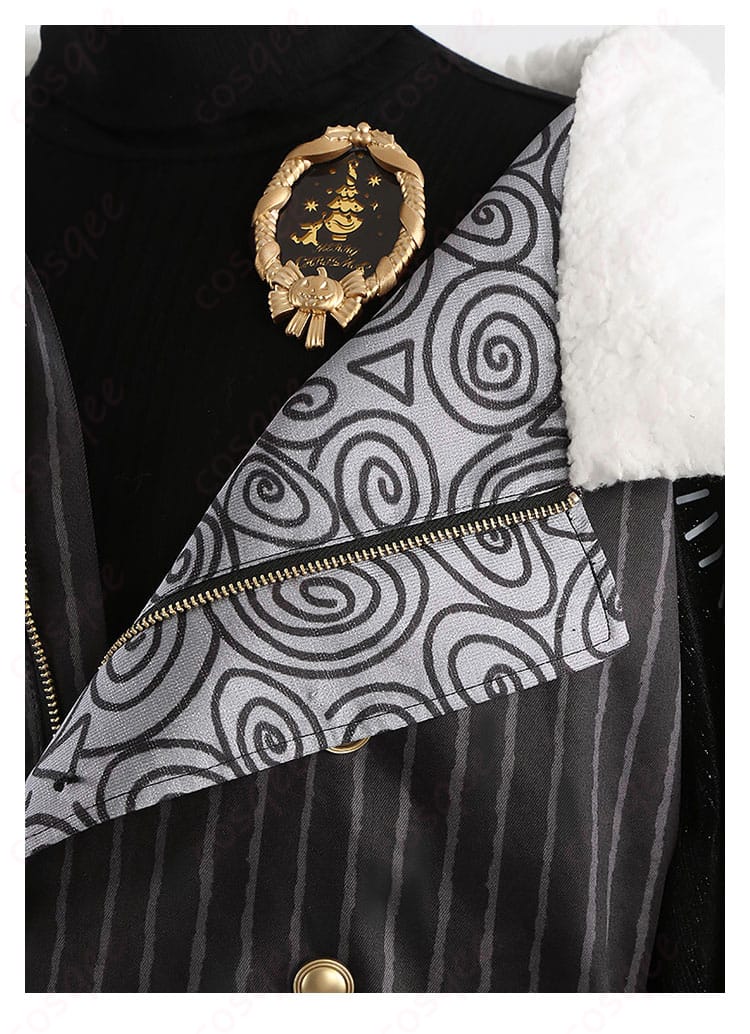 衣領（襟元）の重なりと縁飾り、ステッチワークの近接写真