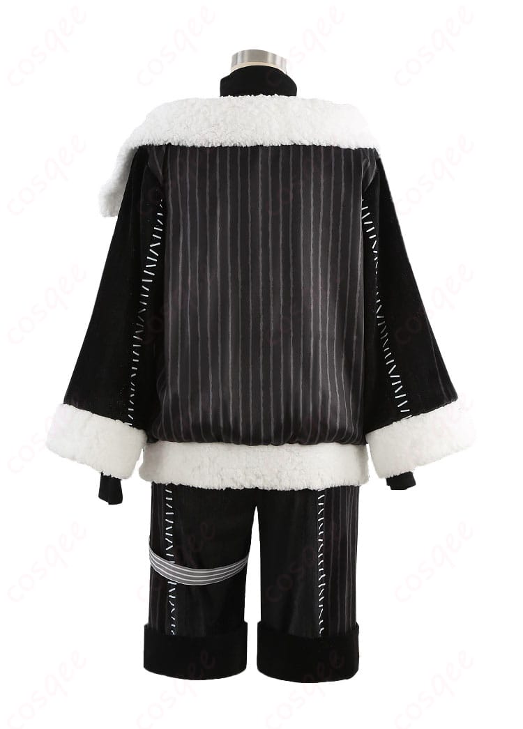 背面のケープ風ラインとベンツ構造を見せた後ろ姿