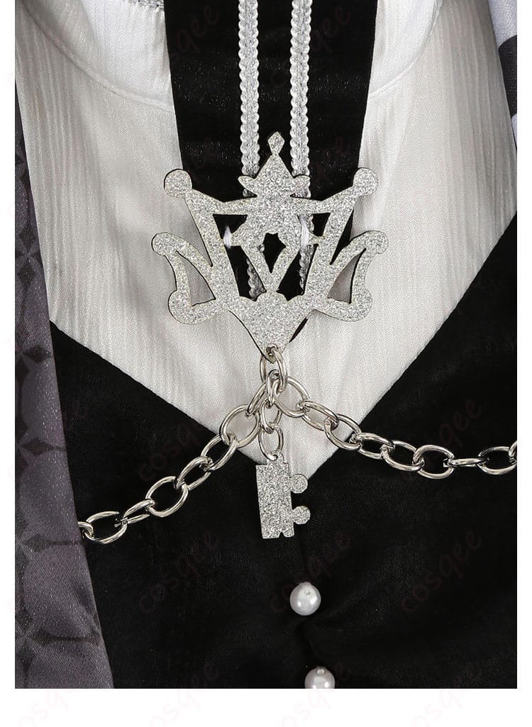 付属胸飾りのアップ。金属調パーツと留め具構造で位置が安定する仕様