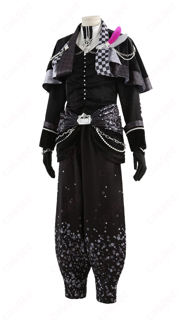 左側ディテール。胸元ブローチとウエストのコルセットラインを強調した寄り