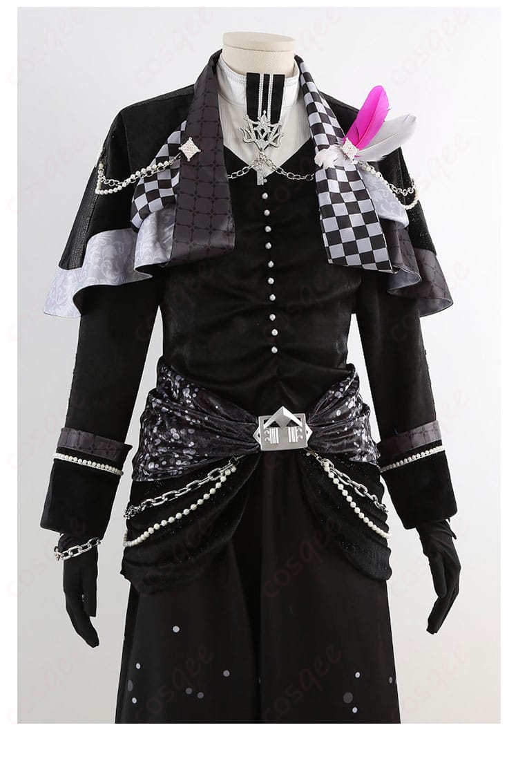 衣襟の飾りアップ。襟元の意匠とステージ映えするコントラストを確認