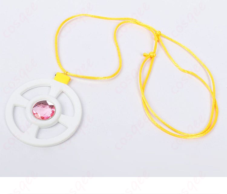 小林みくる私服コスプレ衣装のネックレス着用イメージアップ