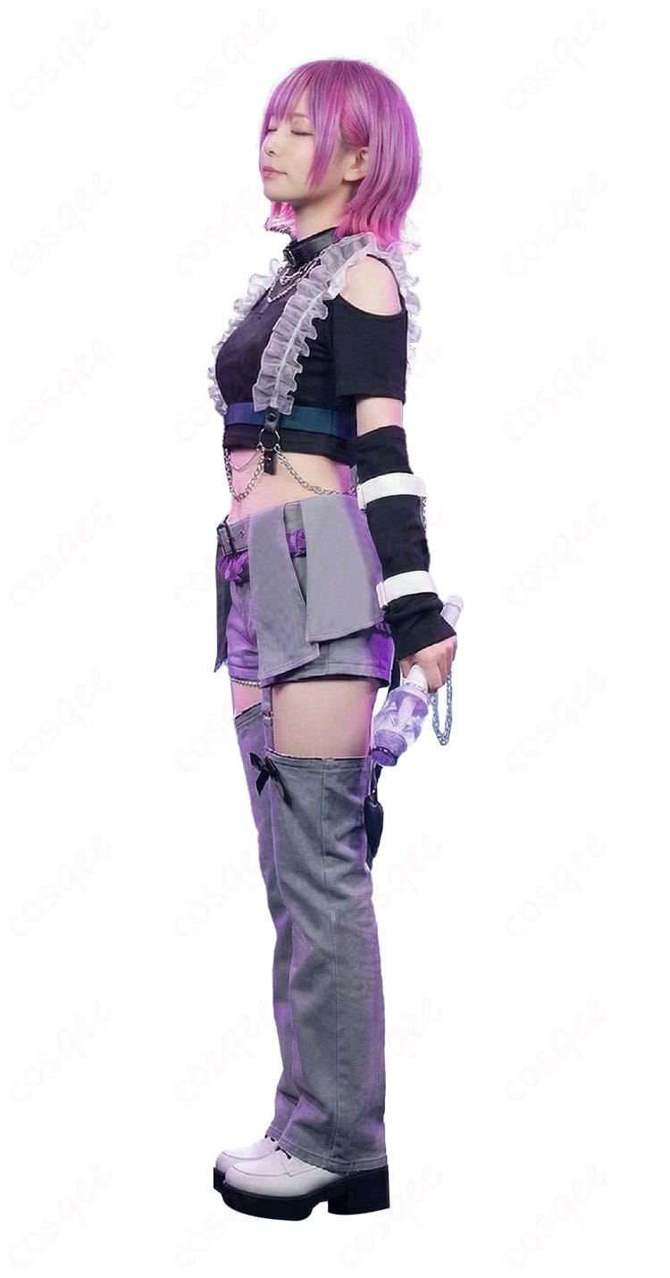 常闇トワ 6周年記念LIVE衣装の肩・袖装飾ディテール（合皮パーツとチェーン）