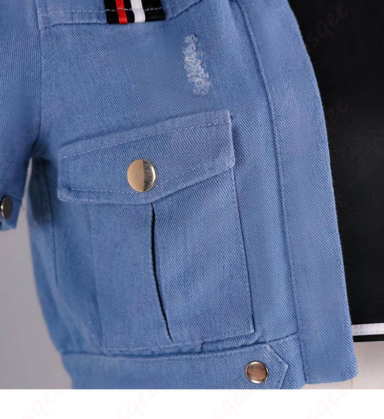 コートポケット周りの縫製と装飾パーツの詳細