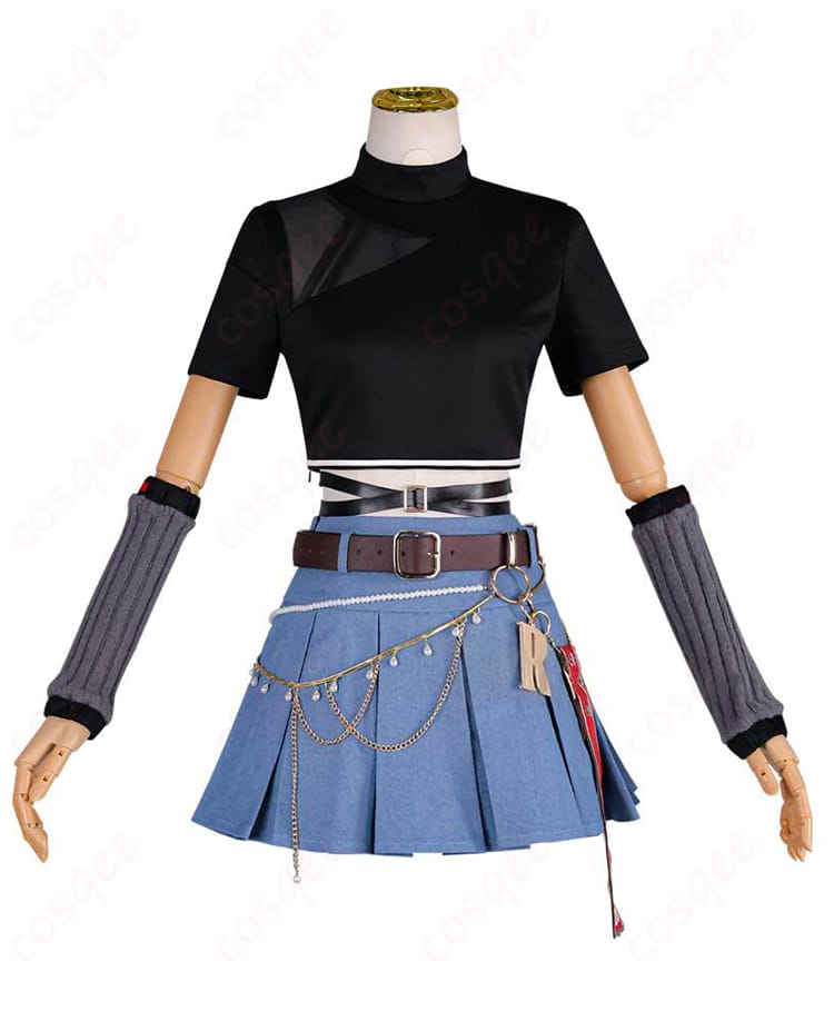 トップスとショートスカートの生地感・縫製ディテール