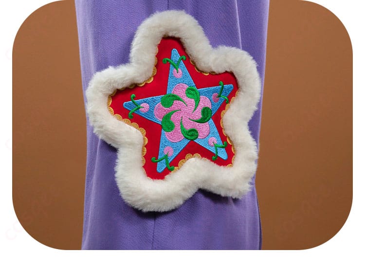 オーバーオール裾装飾の詳細（パンツ脚部のラインとパーツ）