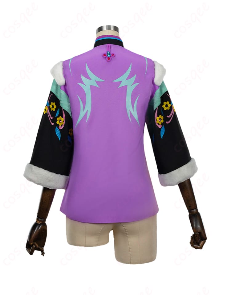 シャツ背面ディテール（背ヨークとダーツの仕立て）